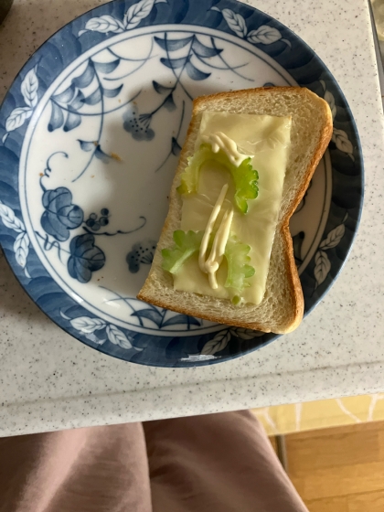 チーズトーストアレンジ ゴーヤのせて