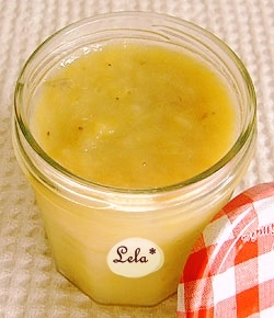 小瓶に入ったバナナジャム