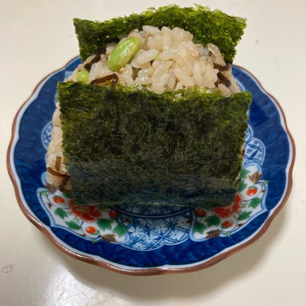 枝豆と塩昆布のおにぎり レシピ 作り方 By クラフトビール 楽天レシピ 枝豆と塩昆布のおにぎり レシピ 作り方 By クラフトビール 楽天レシピ
