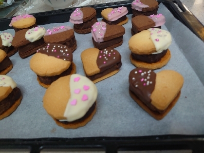 チョコサンドクッキー、初めて作ってみました(^^)大満足の美味しさでした！