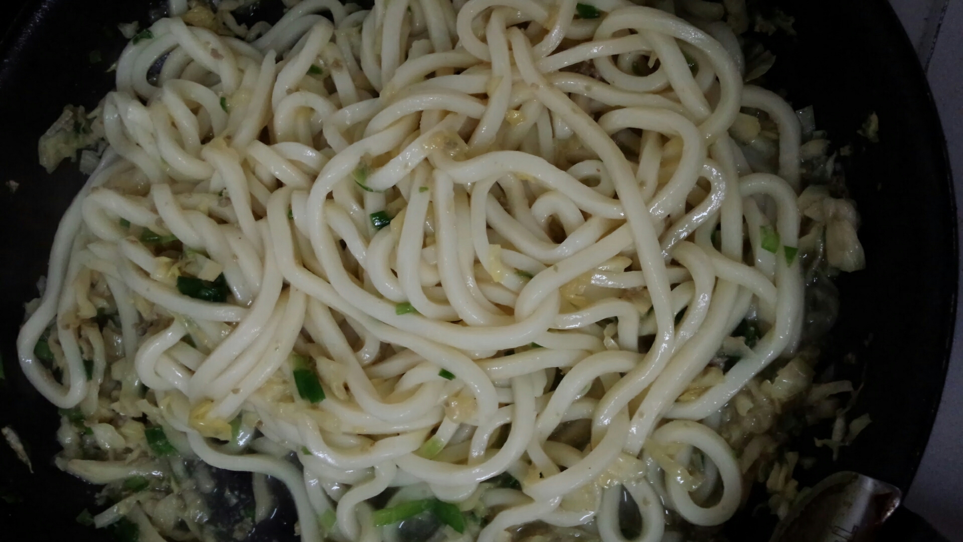 餃子の残りで♡簡単焼きうどん