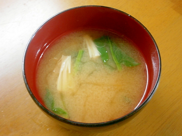 ほうれん草とえのきの味噌汁