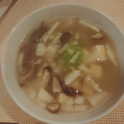 豆腐、白菜、椎茸の味噌汁