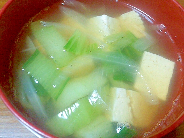 チンゲン菜と豆腐と玉ねぎの和風スープ