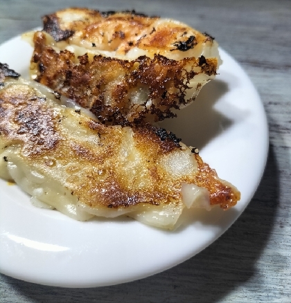 国産チーズたっぷり焼き餃子