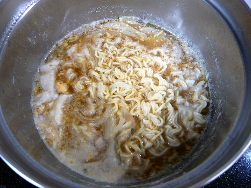 時短、水からインスタントラーメン