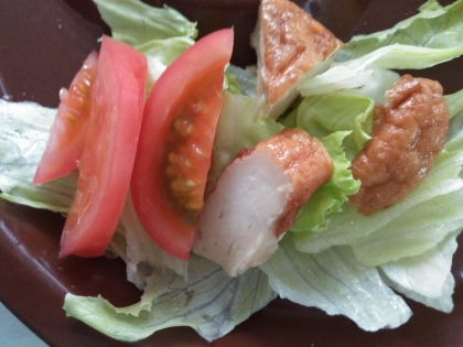 さつま揚げトマトのせ野菜サラダ