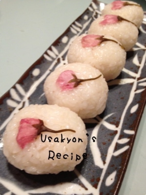 桜の手まり寿司