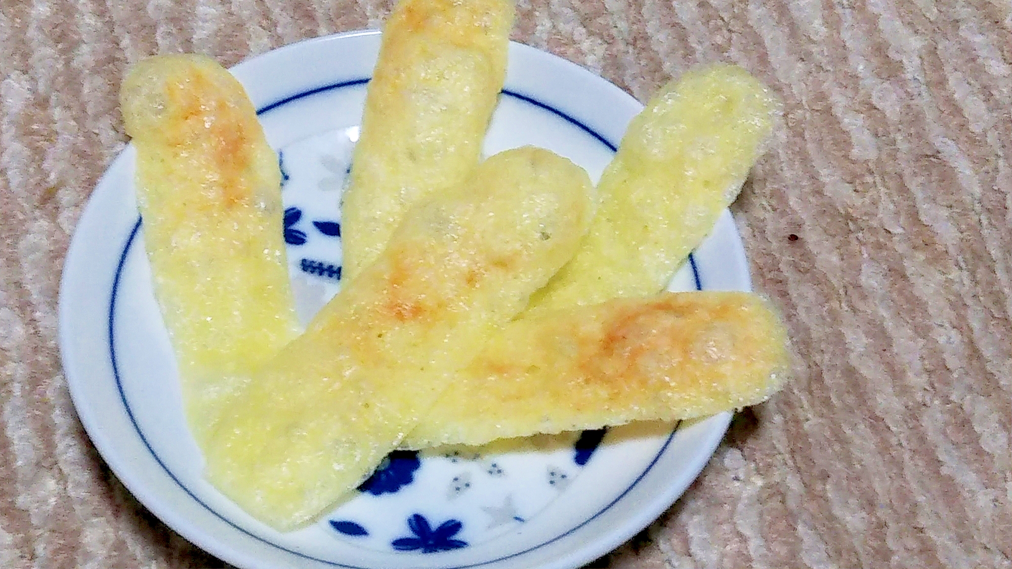 1分で速攻おつまみ おやつ 簡単チーズせんべい レシピ 作り方 By かっぺ4217 楽天レシピ