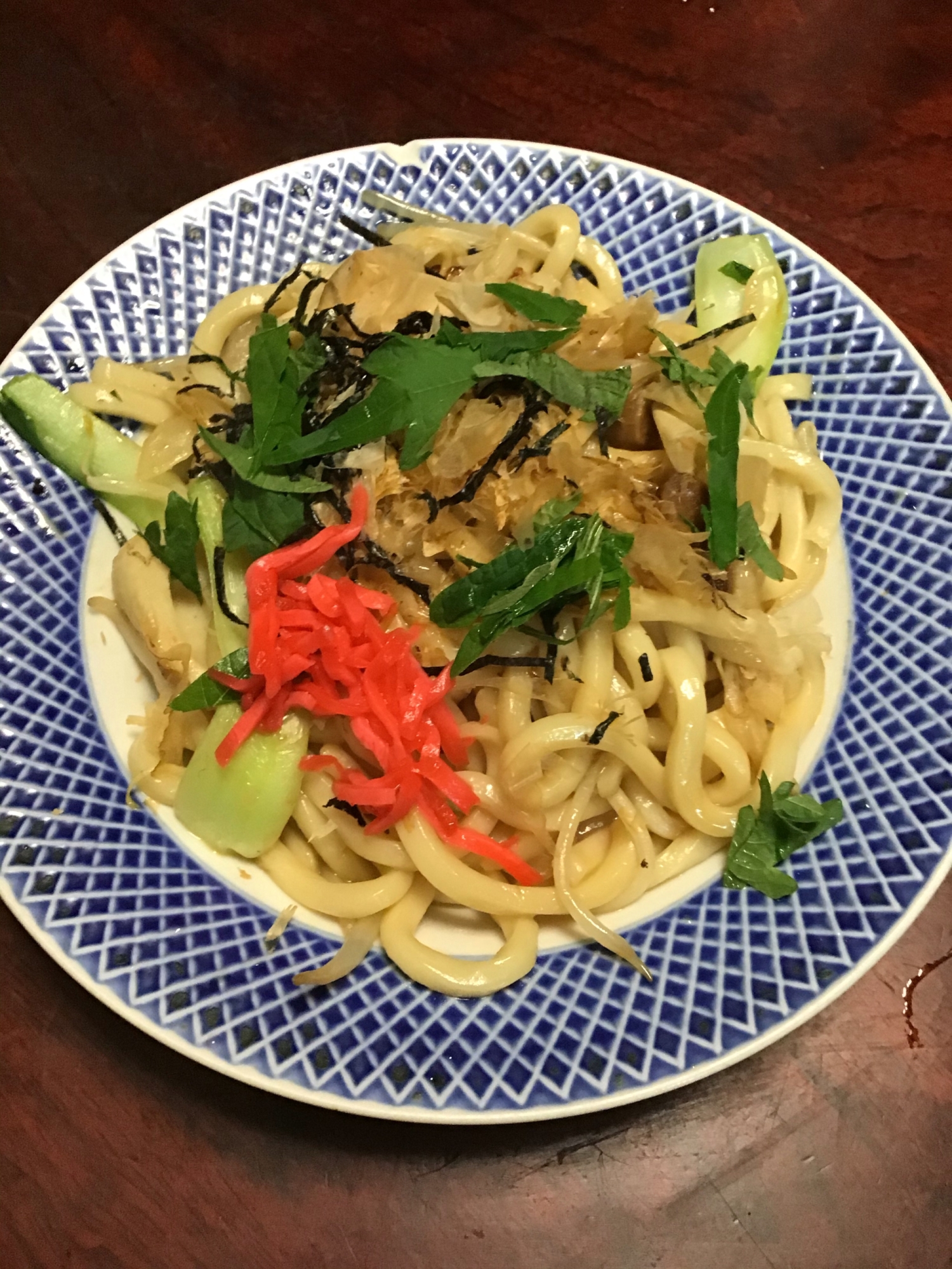 青じそさっぱり豚と青梗菜の焼きうどん。