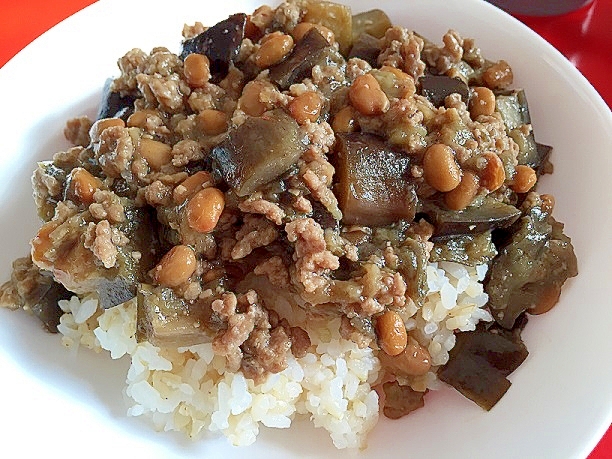 なす味噌納豆そぼろ丼