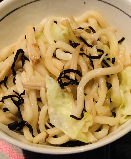 キャベツとえのき塩昆布の焼きうどん