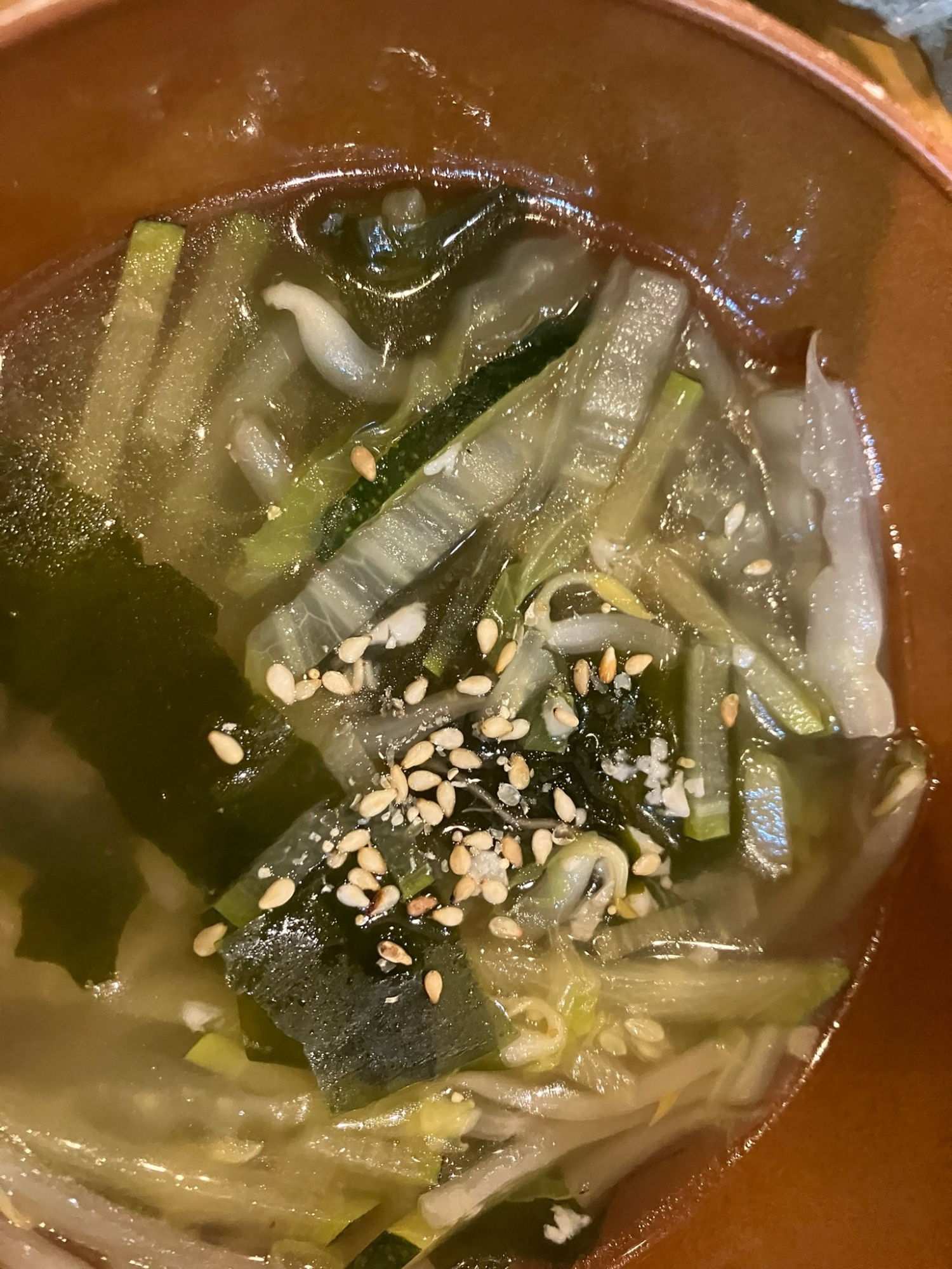 白菜ともやしとズッキーニとわかめの中華スープ