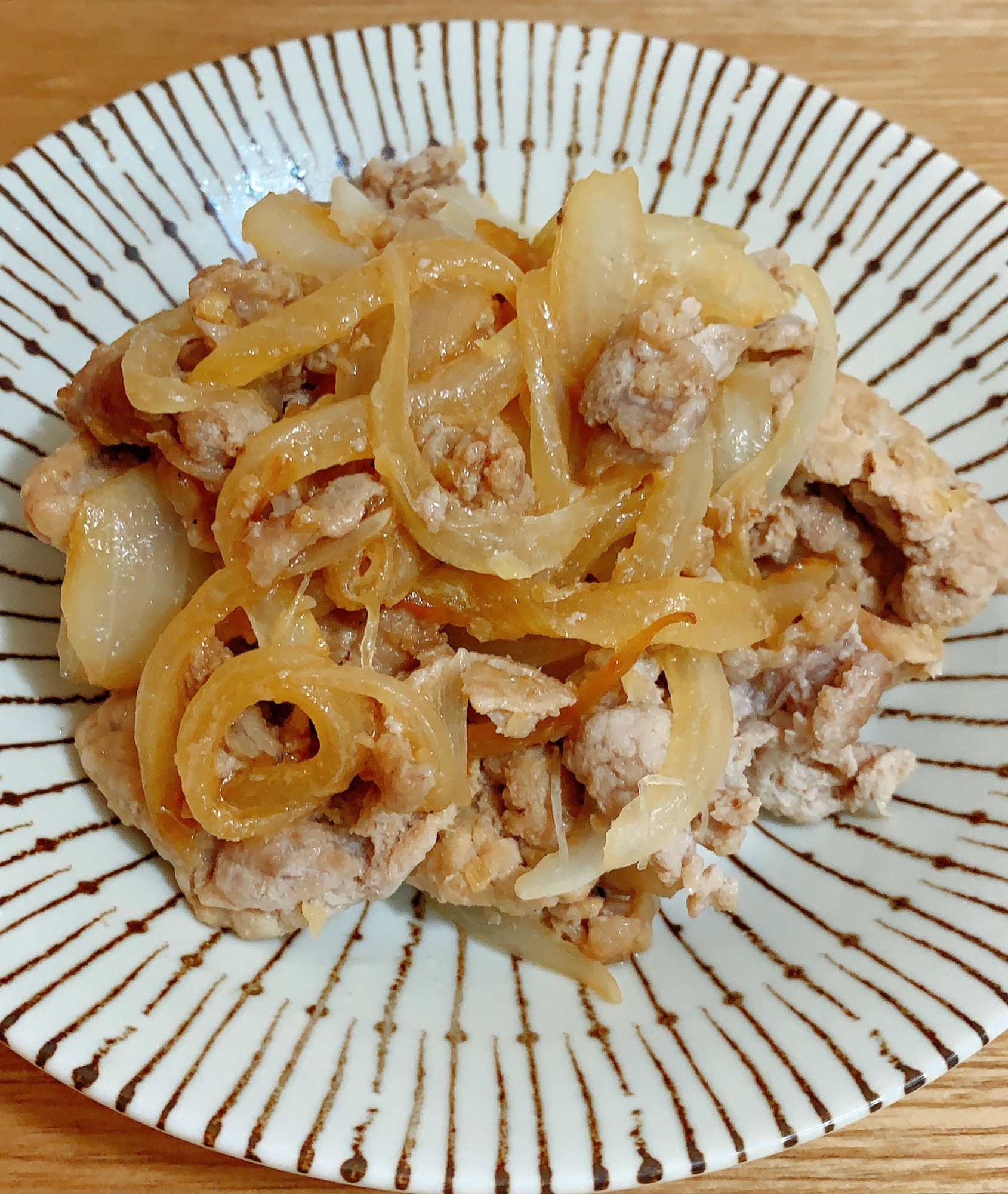 漬け込んで焼くだけ！ほろほろ豚肉と玉ねぎの生姜焼き