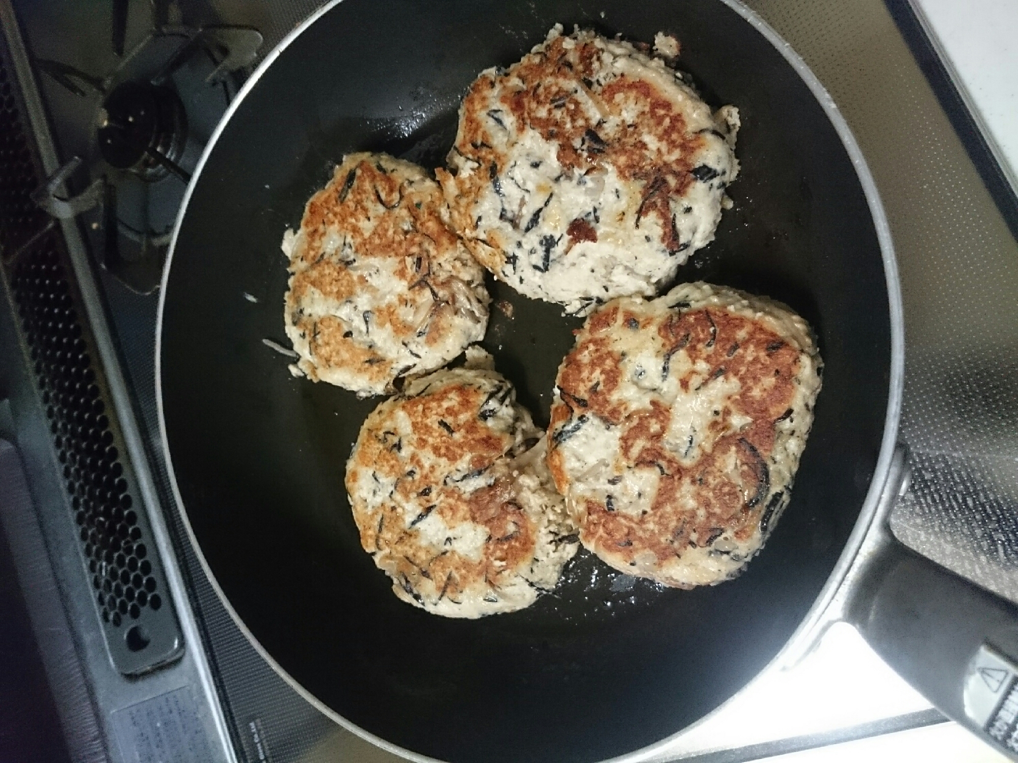 ひじきの煮物とハンバーグの素でハンバーグ