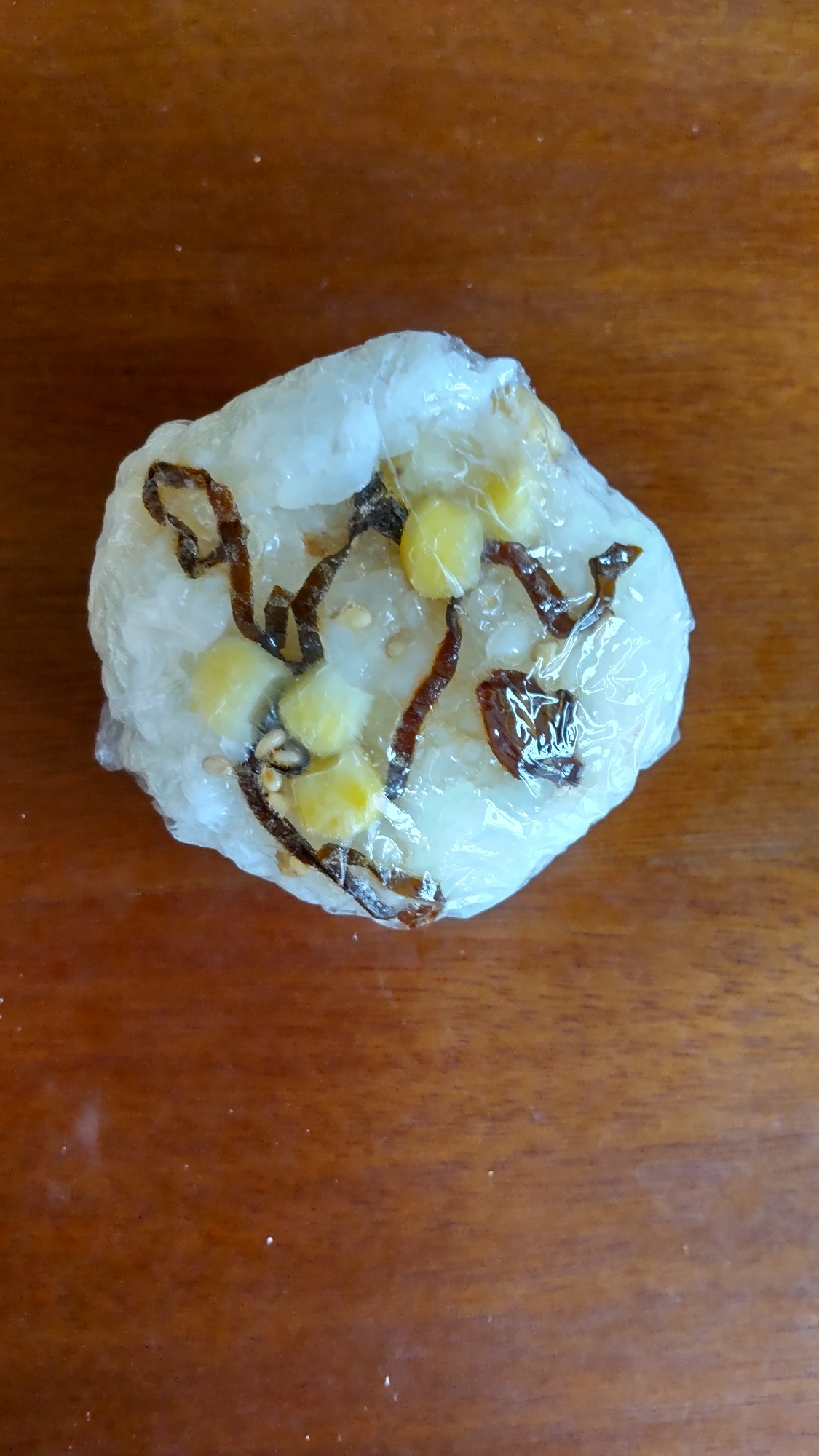 コーン塩昆布のおにぎり