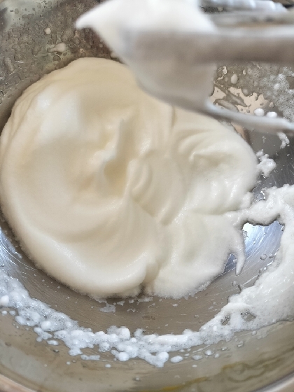 メレンゲで作る練乳入りホイップバタークリーム