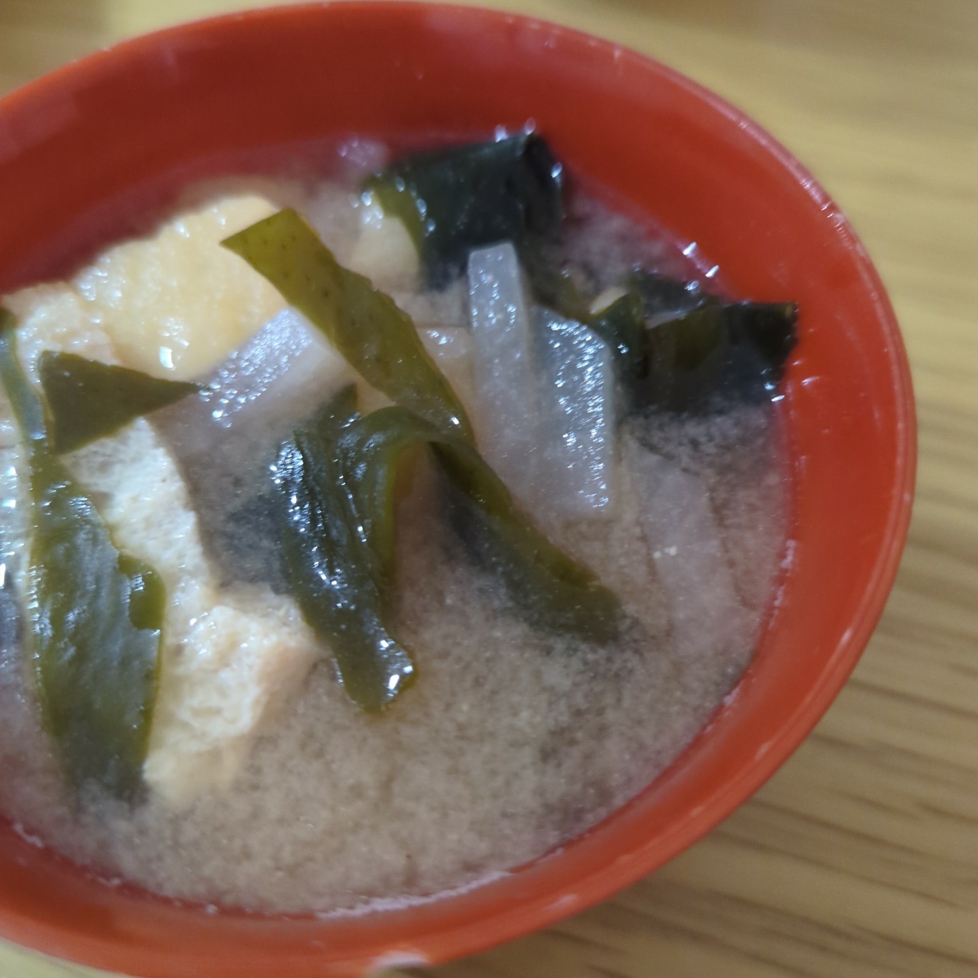 大根とわかめと油揚げの味噌汁