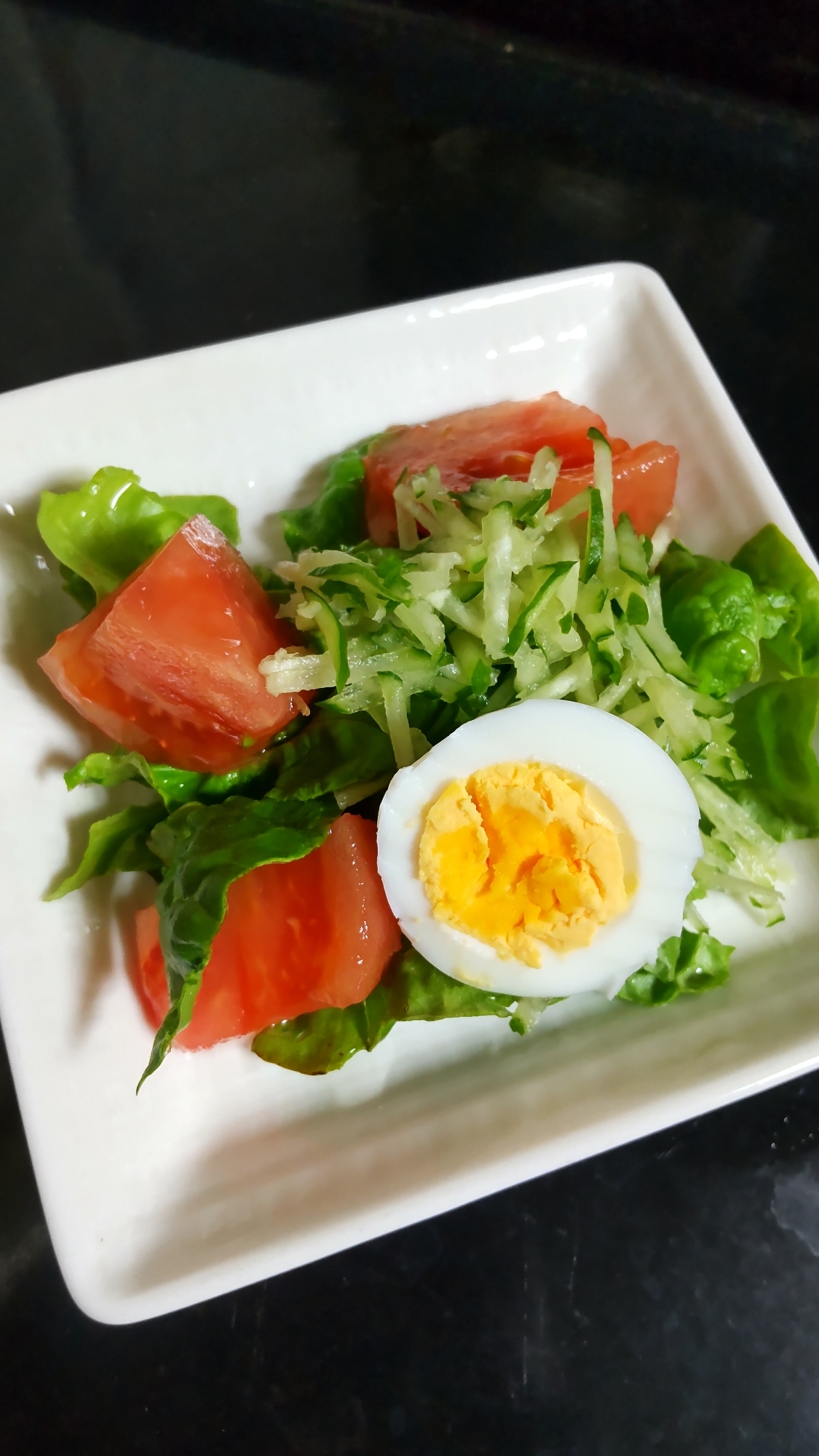 トマトきゅうり卵のサラダ