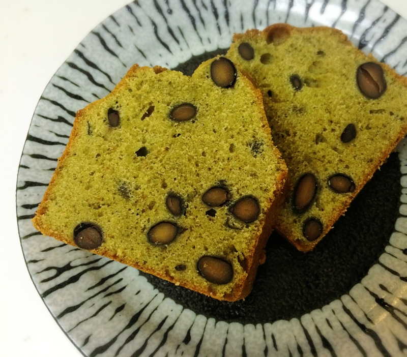 豆が沈まず均等に☆黒豆入り抹茶のパウンドケーキ