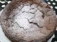 今回は子供リクエストで誕生日にガトーショコラを作りました！！レシピ通りに作ったら濃厚で美味しかったです！！焼いた当日もいいけど、翌日は更にしっとりさＵＰ↑
