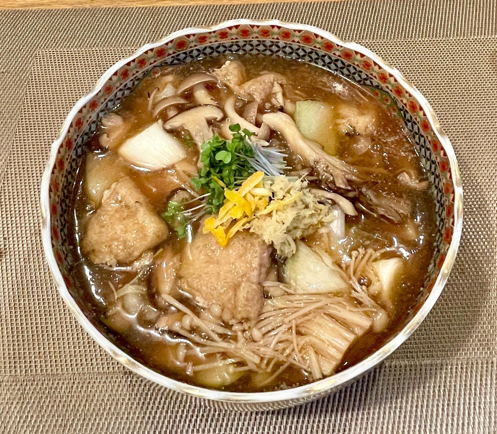 トロミと生姜でポカポカ効果♡4種キノコのみぞれ蕎麦