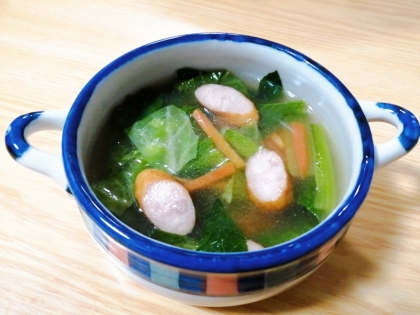 キャベツ人参小松菜のコンソメスープ