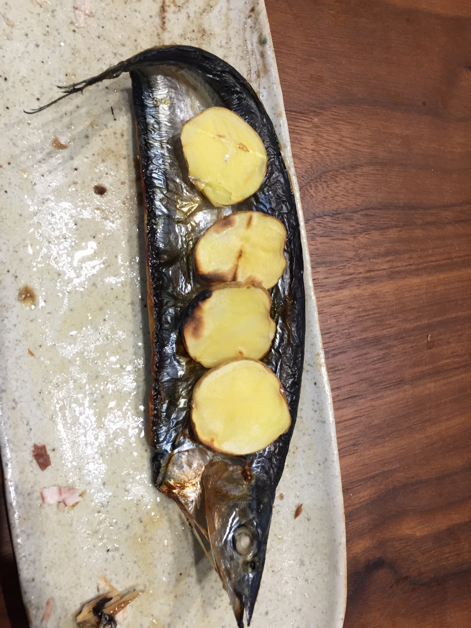 秋刀魚の干物とパリパリ薄めのじゃがいも焼き！