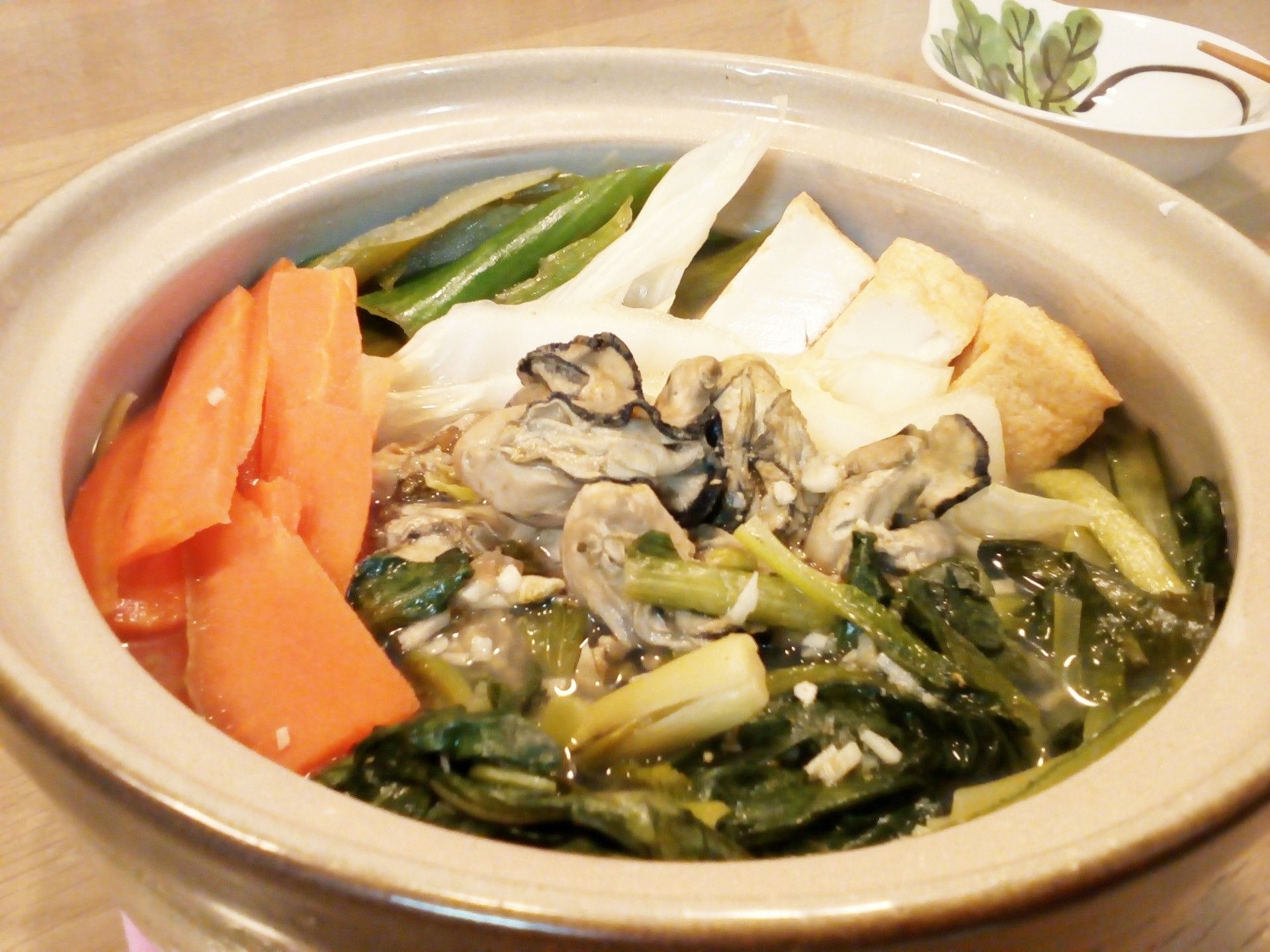 ♪牡蠣と小松菜の鍋♡魚醤&にんにく風味♪