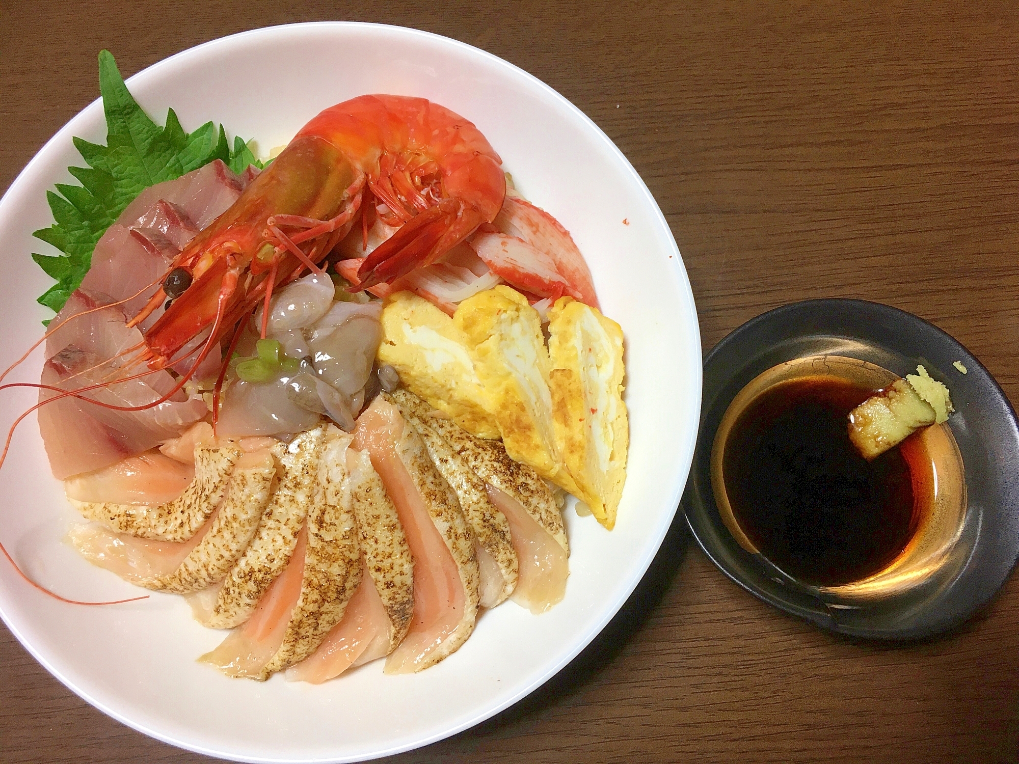 玄米ご飯の海鮮丼