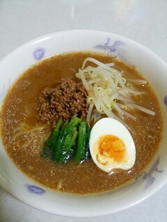 ピリ辛挽き肉とほうれん草の味噌ラーメン