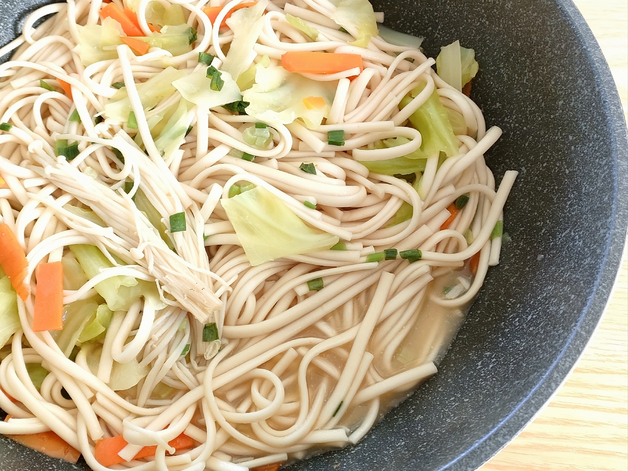 うどんと野菜の味噌鍋