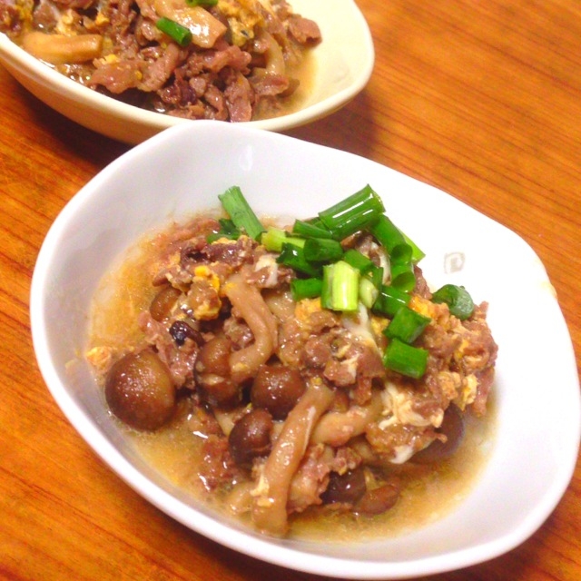 牛肉としめじの玉子とじ
