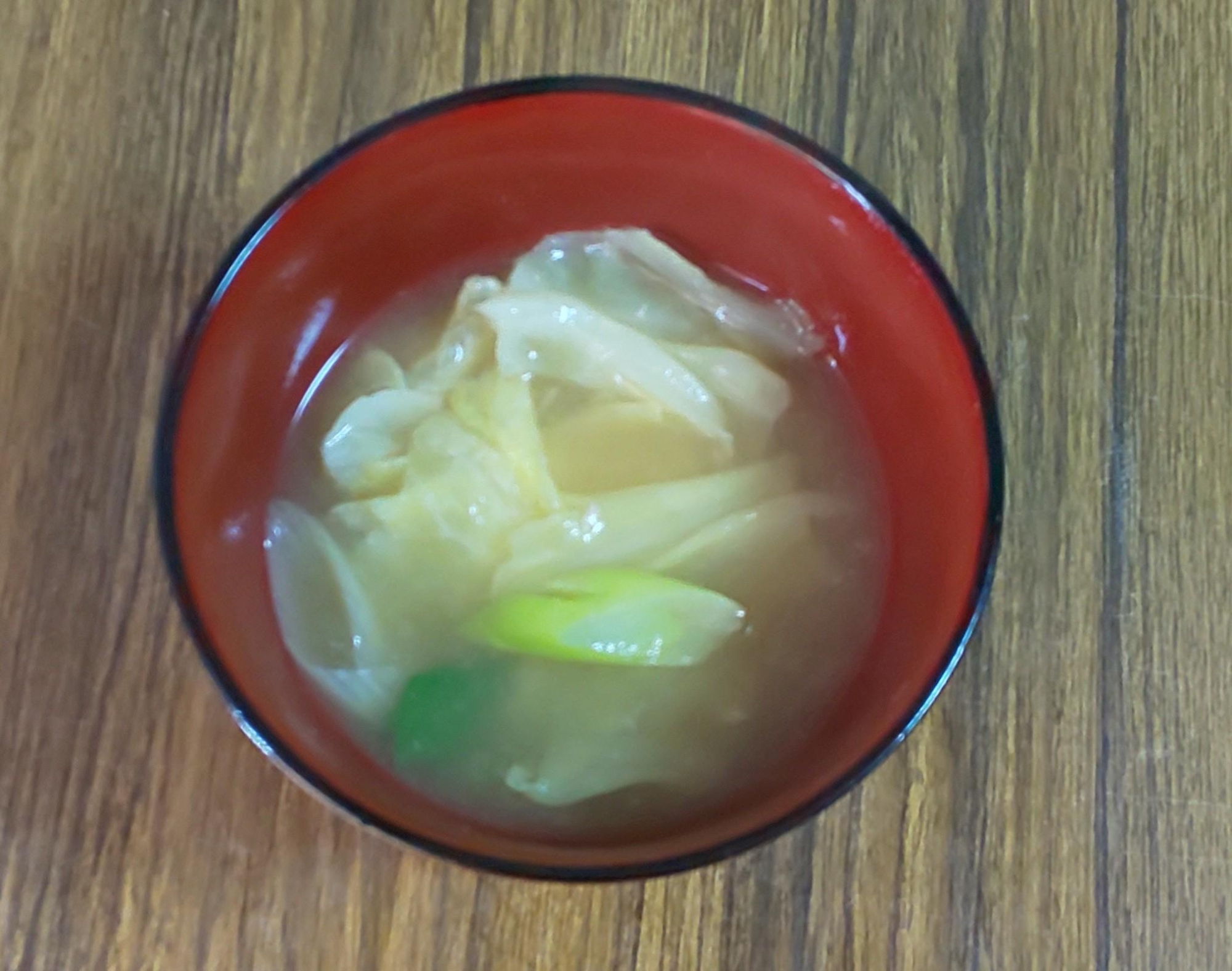 キャベツとねぎの味噌汁