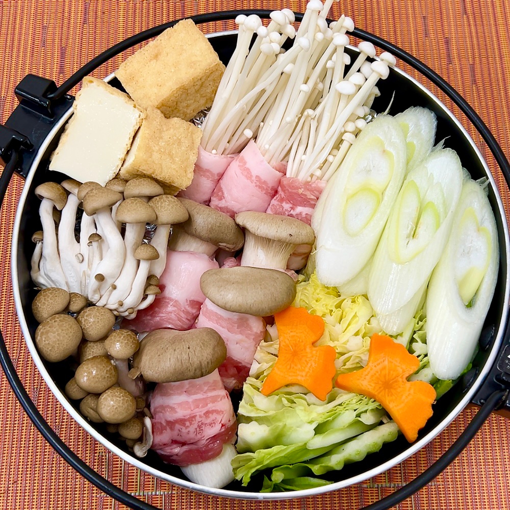 豚バラ巻き巻き！きのこ鍋