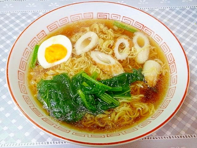 ちくわとほうれん草の醬油ラーメン