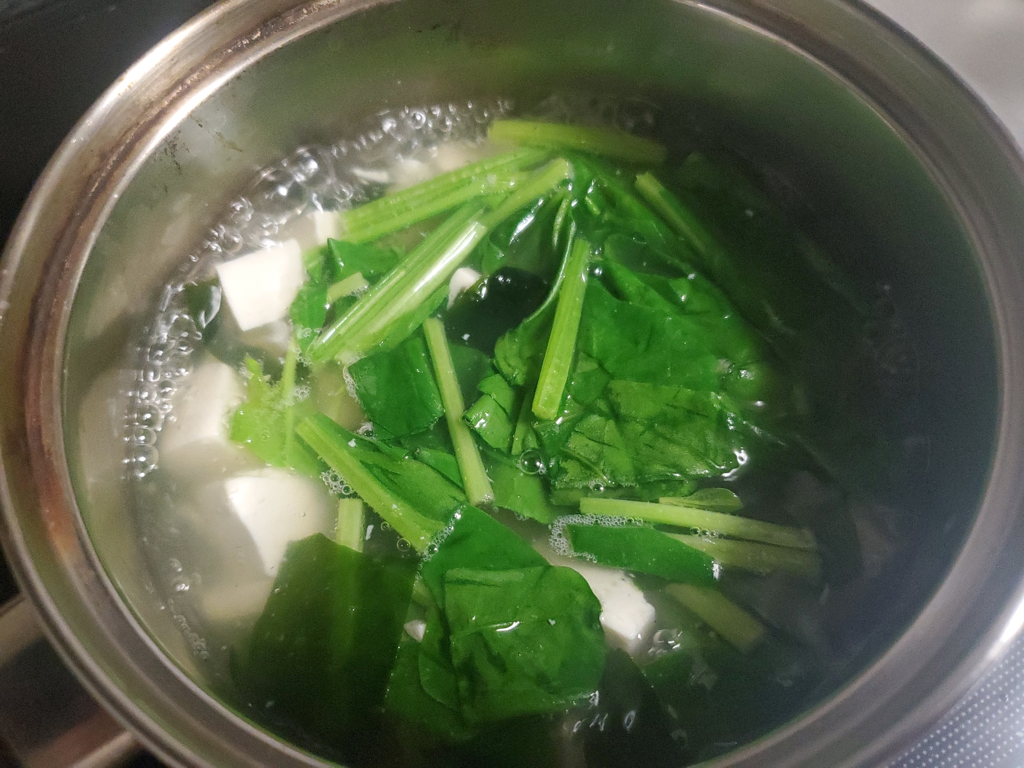 豆腐とほうれん草のわかめスープ