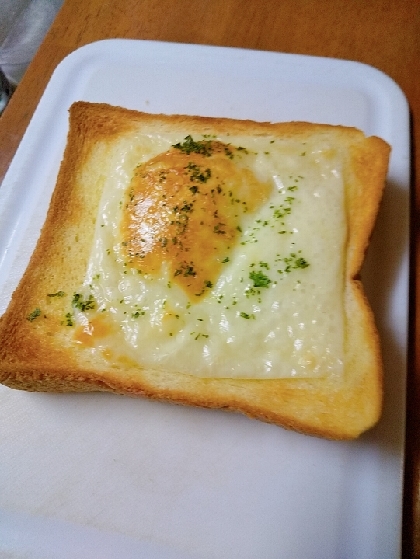 優しい甘さのチーズはちみつトースト