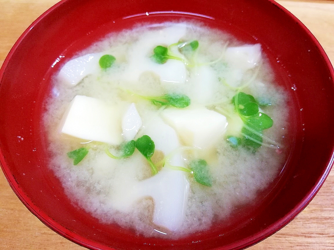 玉子豆腐とレンコンとカイワレ菜のお味噌汁