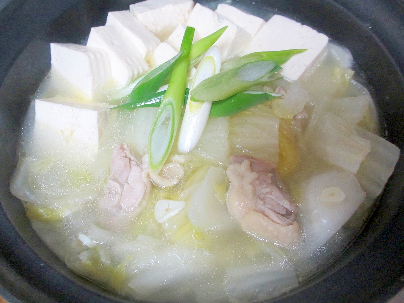 鶏肉と白菜の塩バター鍋
