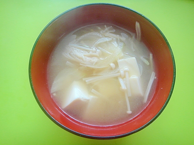 豆腐と玉ねぎえのきの味噌汁