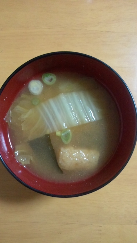 白菜と油揚げのお味噌汁