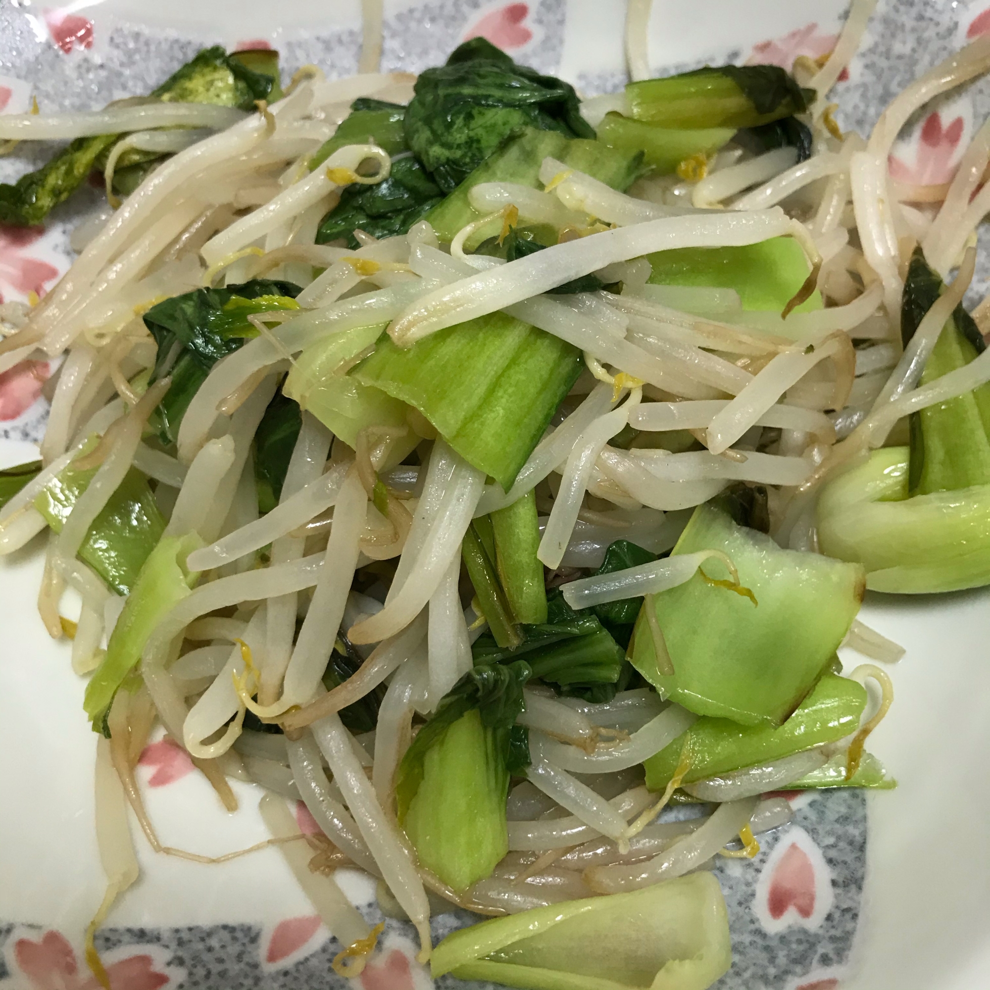 もやしと小松菜の炒め物