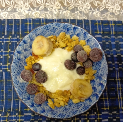 ヨーグルトをかける♪フルーツ&グラノーラ