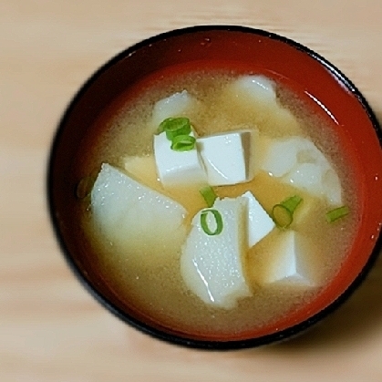じゃがいもと豆腐の味噌汁