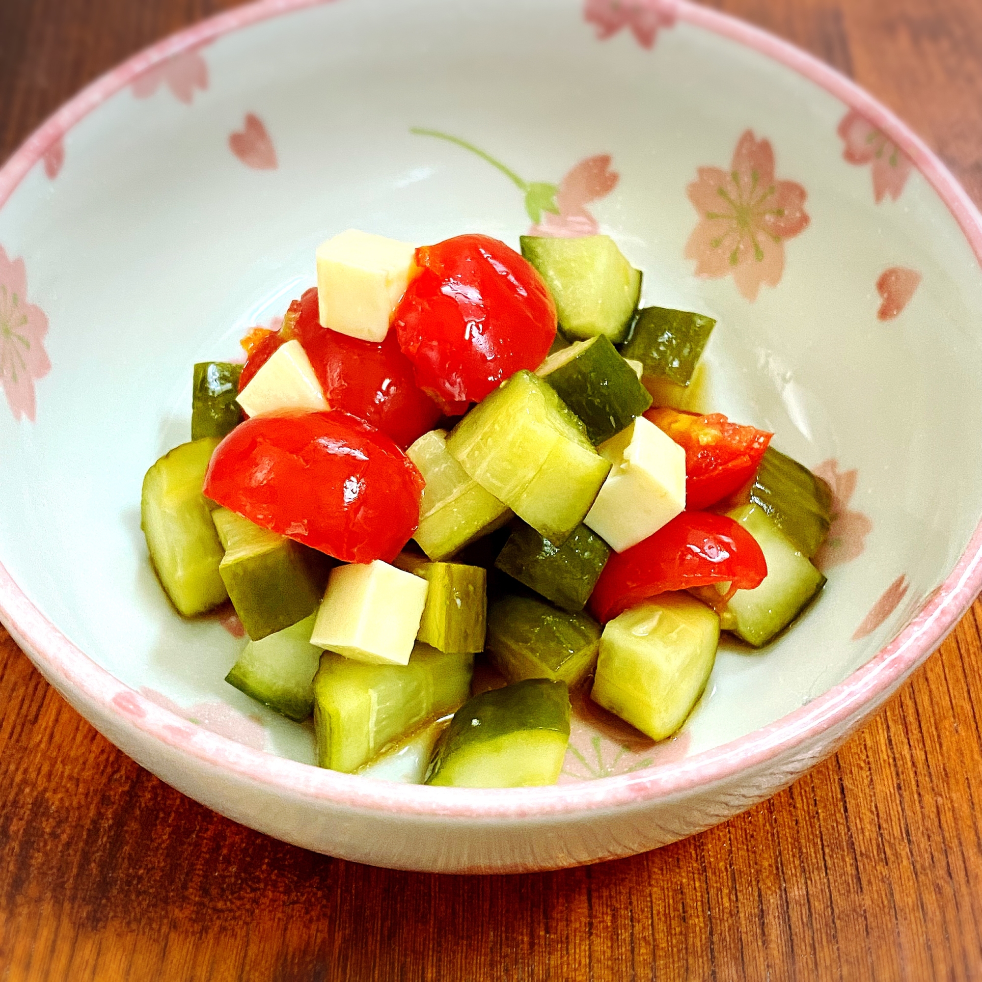 きゅうりトマトチーズのぬか漬けサラダ