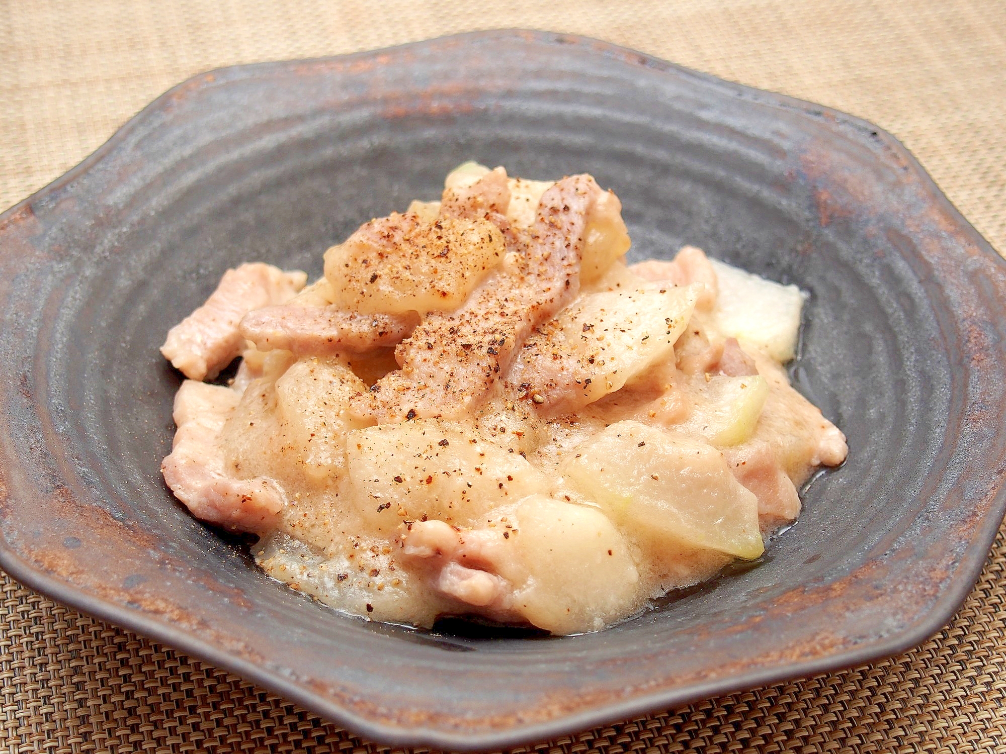 簡単！豚バラと冬瓜の塩麹トロトロ炒め煮