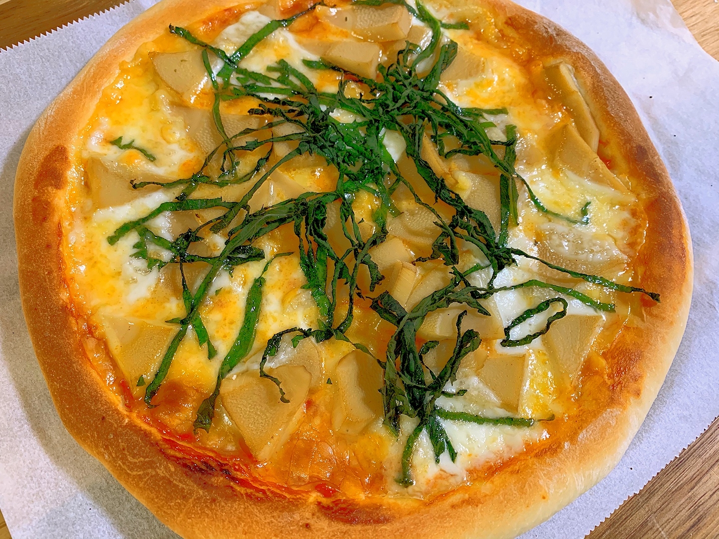 竹の子チーズ大葉のピザ