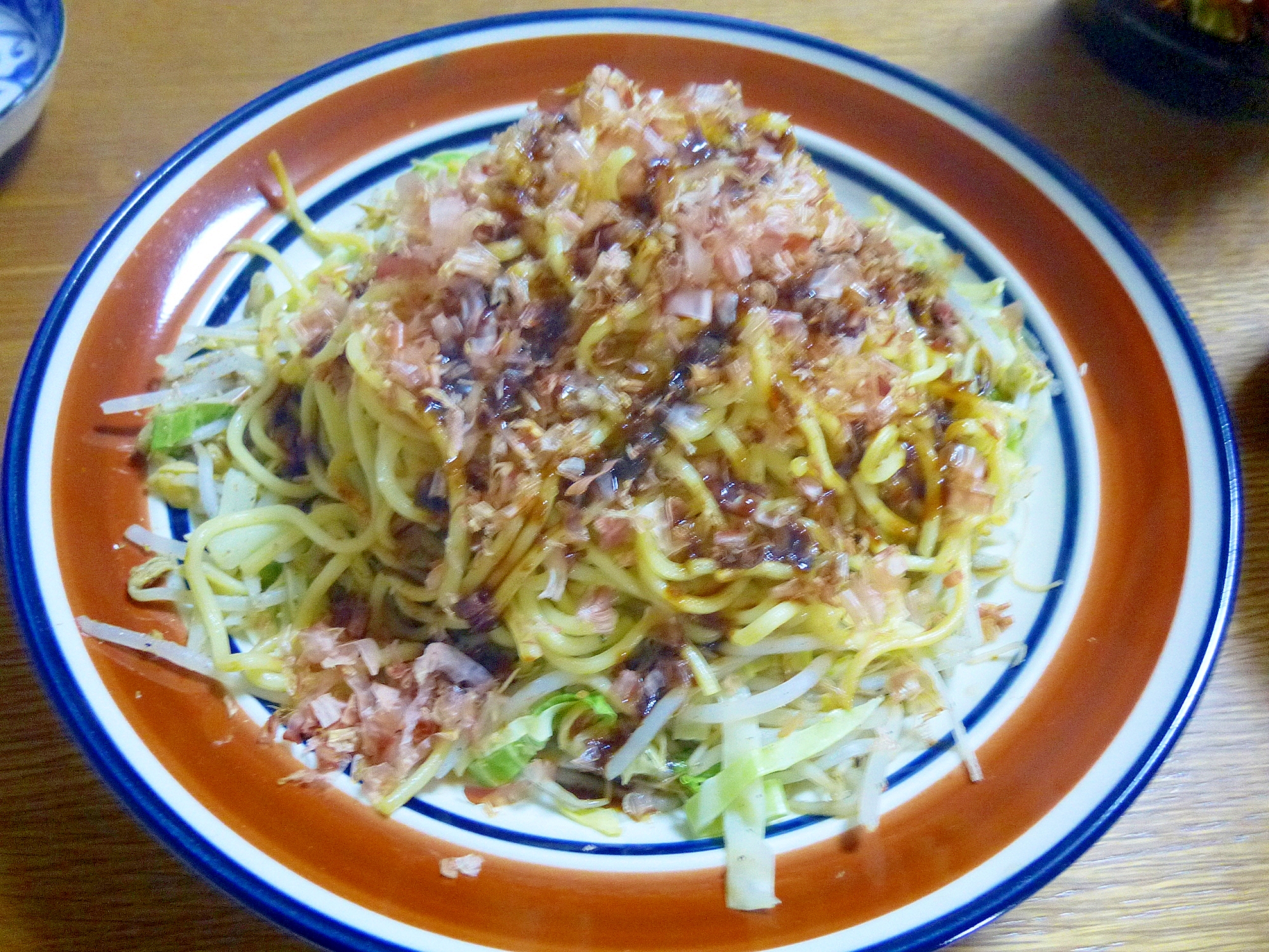 キャベツともやしの焼きそば