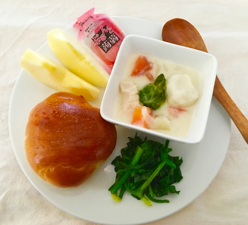 芽キャベツ里芋シチューとほうれん草ソテー朝ごはん♡